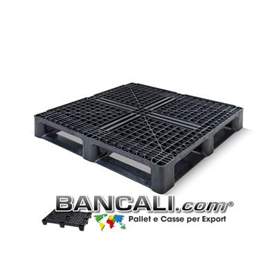 Bancale in Plastica Quadrato 1140x1140 mm Altezza 156 mm. Grigliato Perimetrale con 6 Slitte Forcabile 4 Vie; Kg. 16,3  Monoblocco Mono-Stampo;  Portata: Medio-Pesante