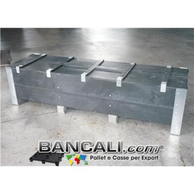 Cassa per l' Export realizzata su Misura interamente in Plastica e Metallo; Dimensioni interne 218x56x40h, lunghezza totale esterna 221cm; Peso 124