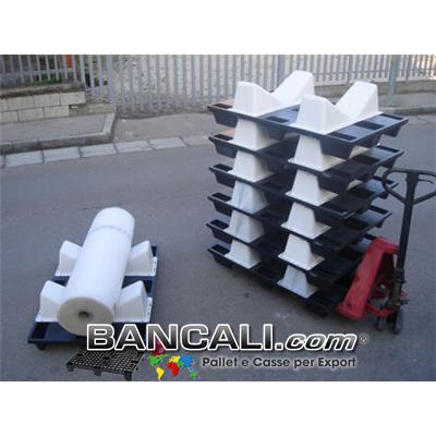 EuroPallet 80x120 con montate 2 Selle-Culle Sovrapponibile e Accatastabile. Dotato di 4 fermi assemblati addizionalmente. Peso Cumulativo 10,2 KG.