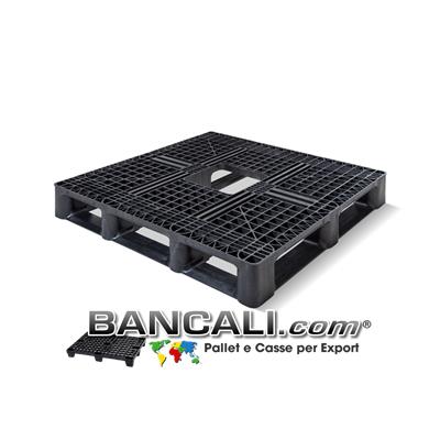 Pallet in Plastica Quadrato Speciale 1140x1140 mm Altezza 156 mm. Grigliato Sovrapponibile con 6 Slitte Forcabile 4 Vie Kg. 17 Monoblocco Mono Stampo; Destinato all'uso di BigBags con Bocchettone di Scarico perchè Dotato di Bocca di Scarico per Tra